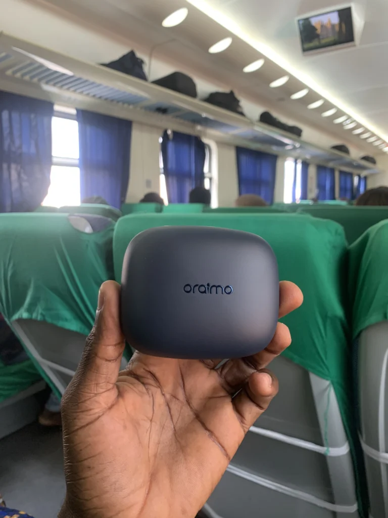 oraimo OpendPods charging case
