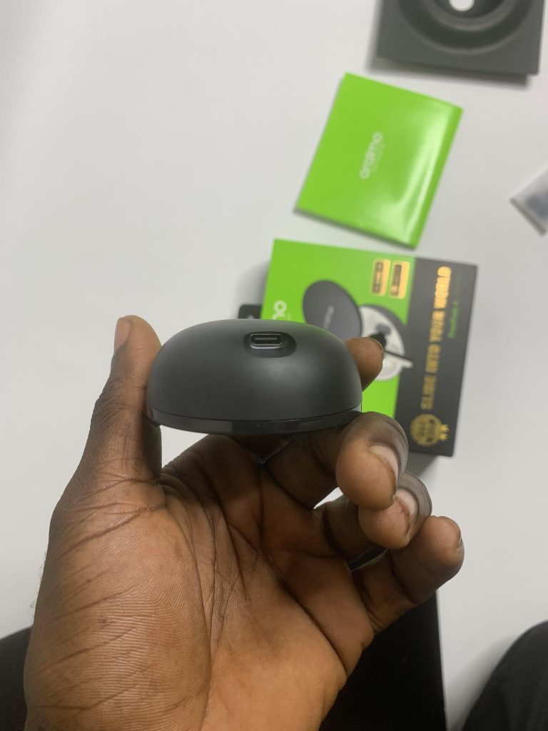 Oraimo Freepods 4 type c charging port